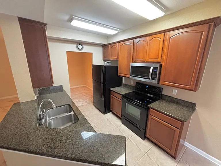 520 Hockendale Cv — Photo 4