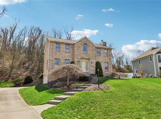 365 Cobblestone Cir, Mc Kees Rocks, PA 15136