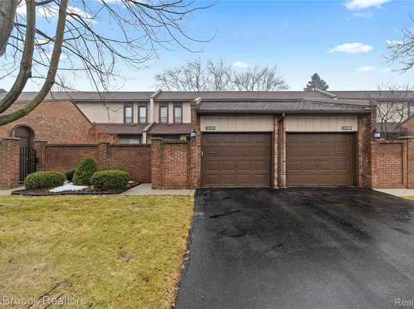 1215 Kirts Blvd Unit C, Troy, MI 48084