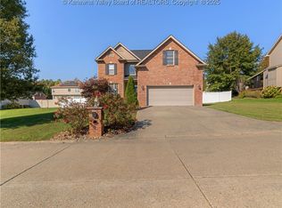 4063 Farmington Dr, Hurricane, WV 25526