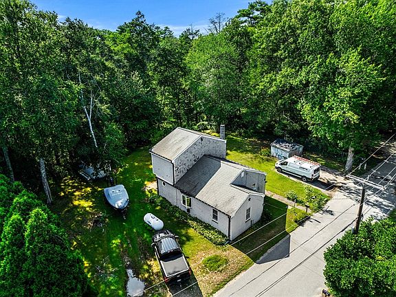 3rd image of 76 Pine Tree Dr
