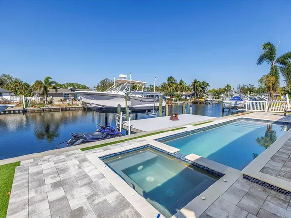 1467 52nd Ave NE, Saint Petersburg, FL 33703