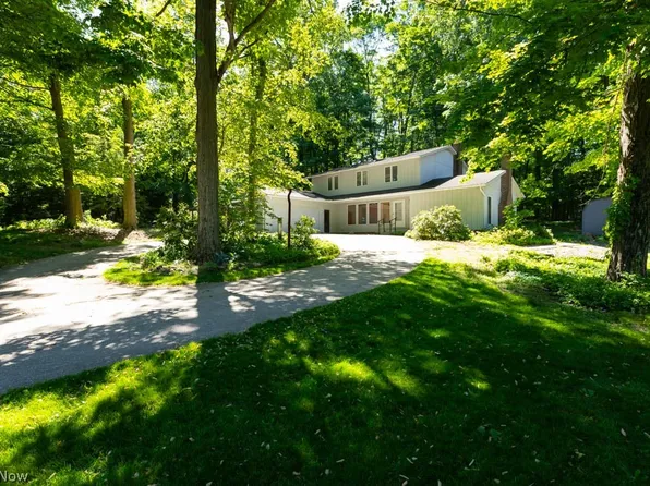 7360 Ledgewood Dr, Willoughby, OH 44094