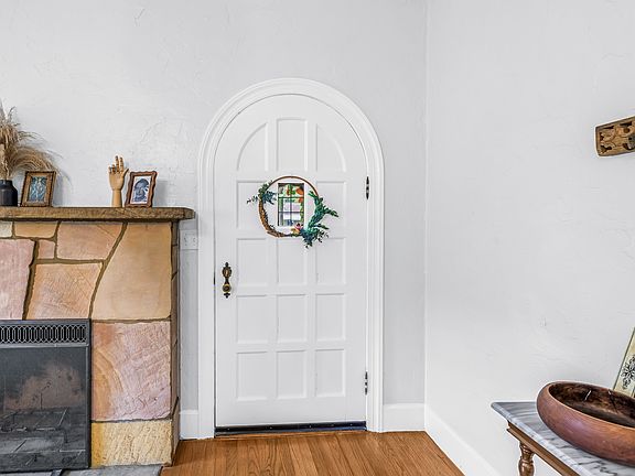 5th image of 316 18th Ave NE
