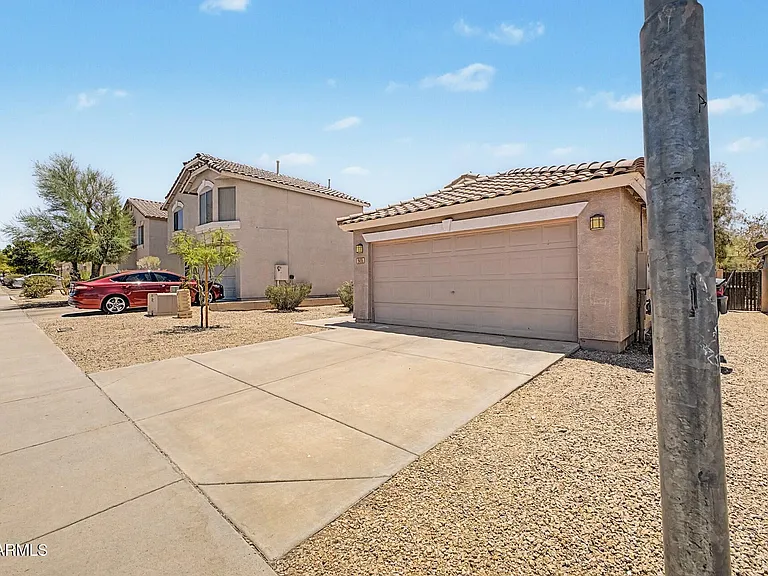 905 E Potter Dr — Photo 22