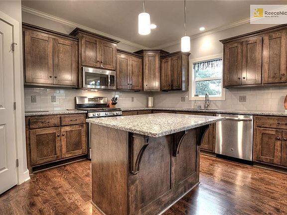 Custom cabinets, granite, SS appliances, pantry