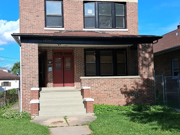 Greenwood Ave — Photo 1