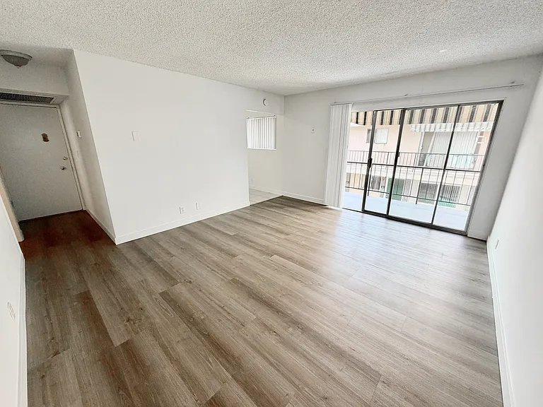 66 S Grand Oaks Ave — Photo 13