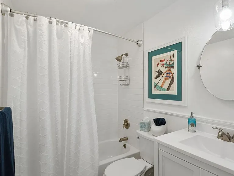 2411 Prospect Ave #109 — Photo 16