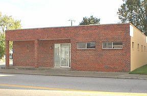 3rd image of 712 W Broadway