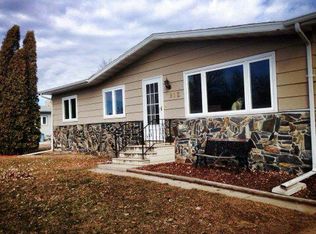 912 14th St SW, Jamestown, ND 58401