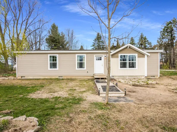 214 E North St, Buckley, MI 49620