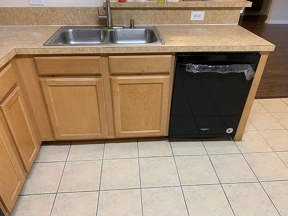 Kitchen with brand new appliances