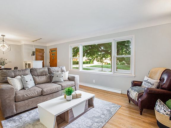 5th image of 746 Carpenter Ave NW