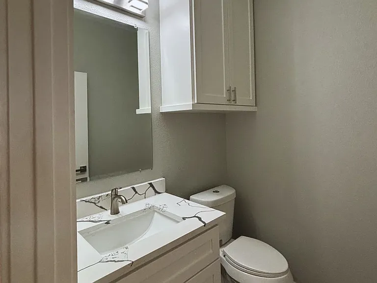 729 Ebenezer Ln — Photo 11