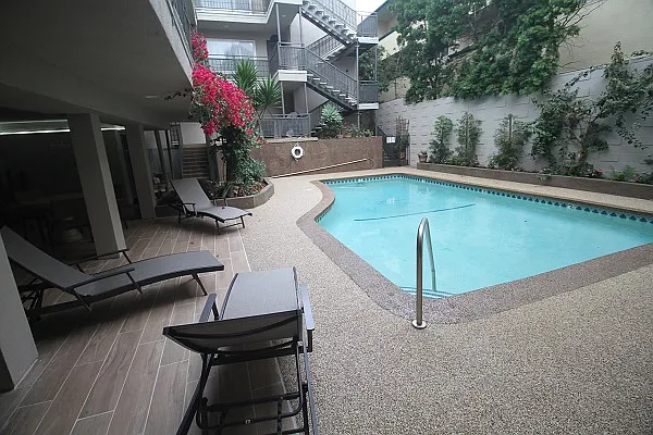 2 bed, 1100 sqft, $5,495 — Photo 2