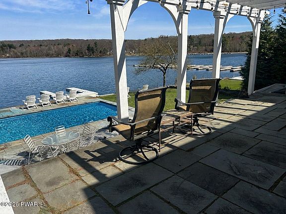 2nd image of 114 Shore Rd