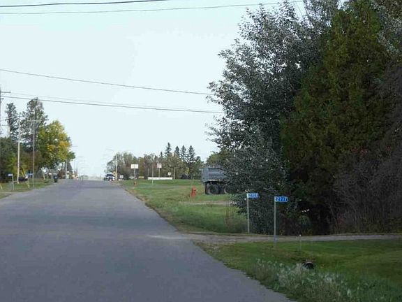 Exterior Neighborhood (street photo)