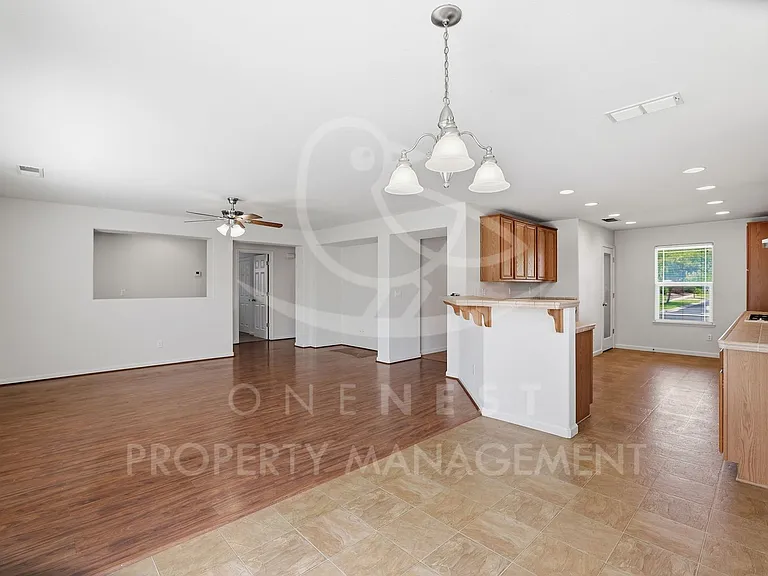 1368 Paddington Way — Photo 6