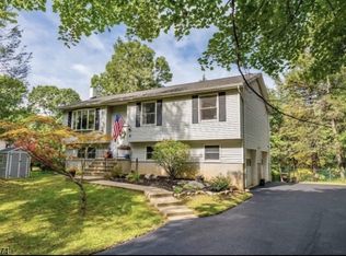 6 Upper Notch Rd, Sussex, NJ 07461