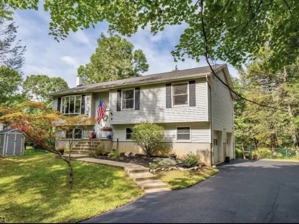 6 Upper Notch Rd, Vernon Twp., NJ 07461