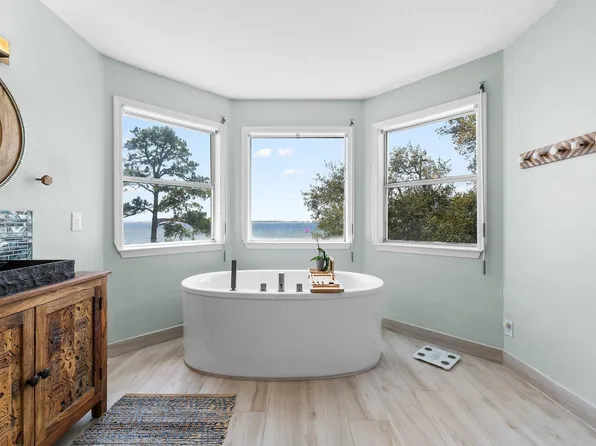 9717 Navarre Pkwy, Navarre, FL 32566