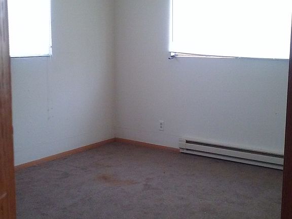 2nd image of 2323 Eastmoreland Ave APT 3