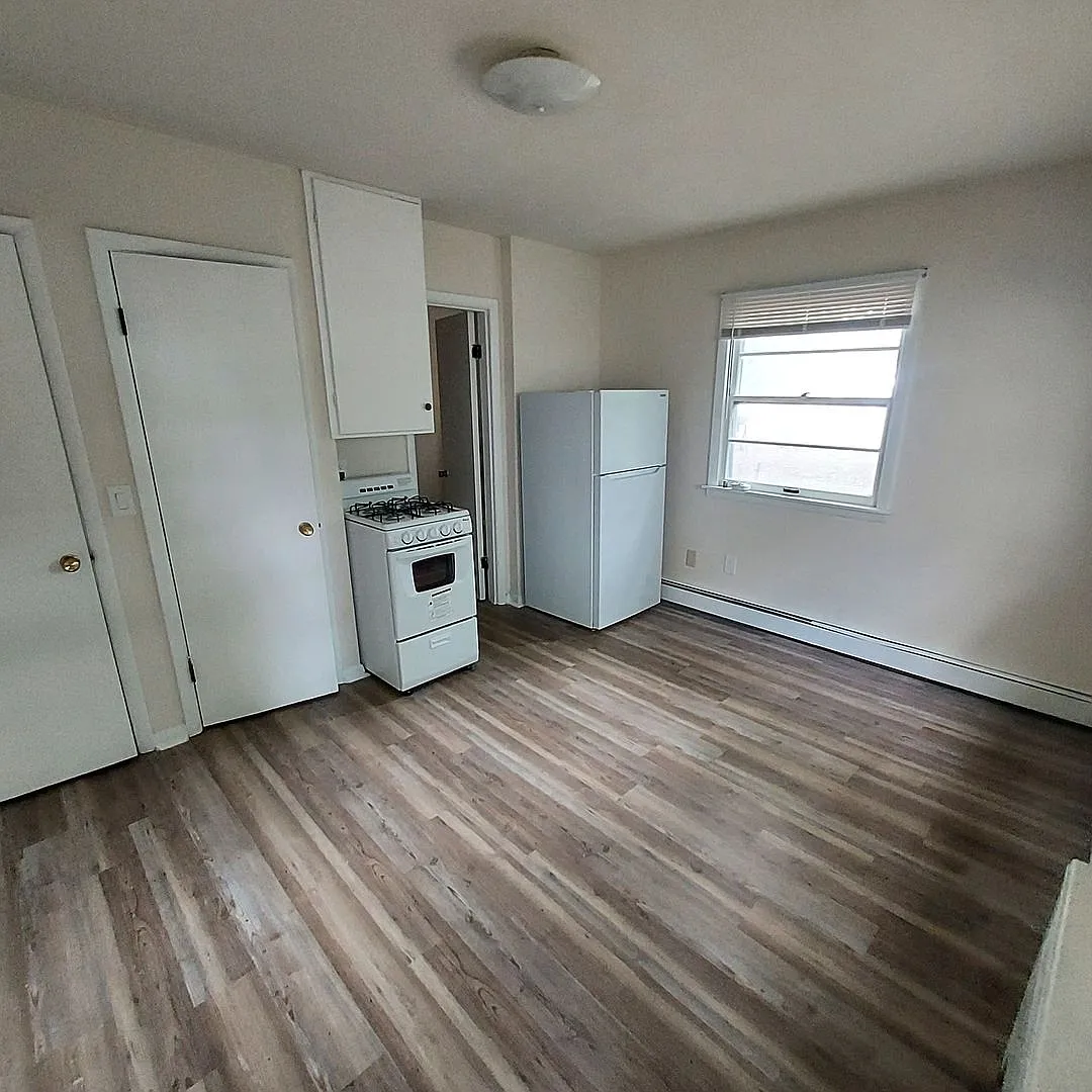 601 W. Springfield — Photo 2