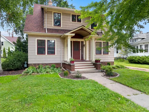 1214 W New York Ave, Oshkosh, WI 54901