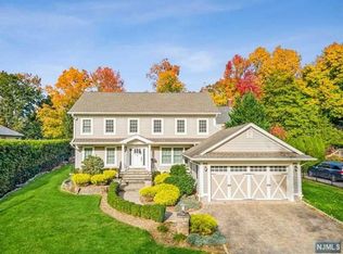 23 Sisson Ter, Tenafly, NJ 07670