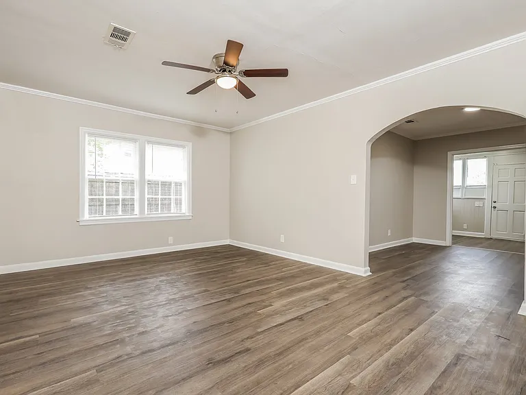 673855_019_living_room_12909194.jpg