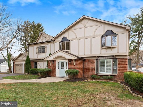 5th image of 236 Carriage Hill Dr