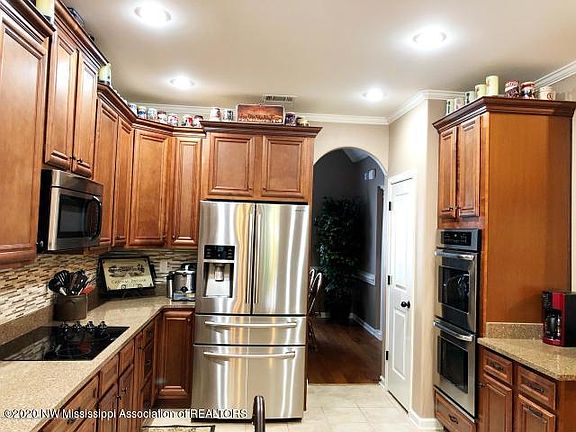4th image of 4825 Heritage Dr