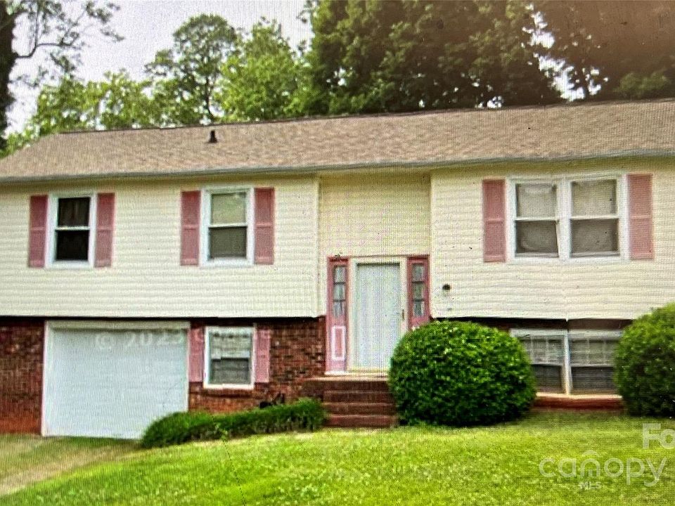 1st image of 704 E 10th St