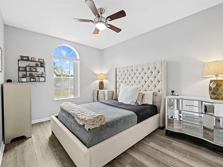 10541 NW 56th Pl — Photo 7