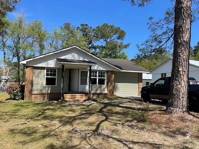 4 bed, 1300 sqft, $1,350 — Photo 1
