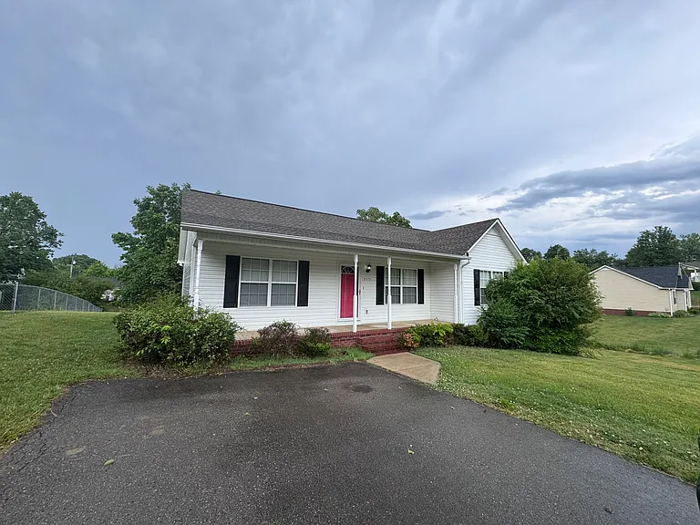 3570 Castlebrooke Ln — Photo 2