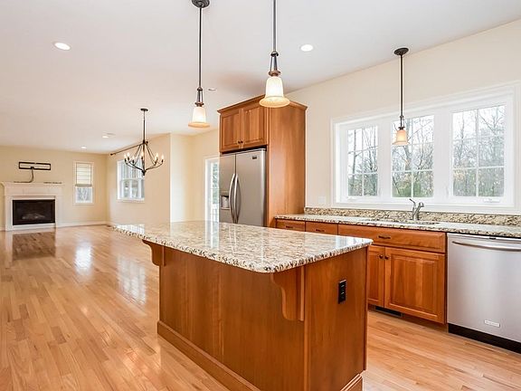 3rd image of 100 Oakhill Ave