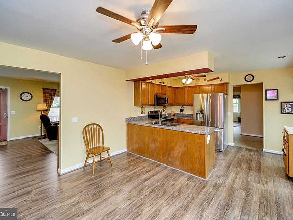 5th image of 12508 Henkins Ln