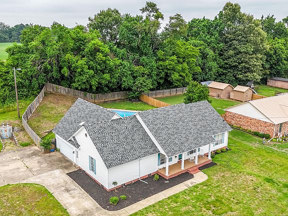 3rd image of 2940 Clifton Dr
