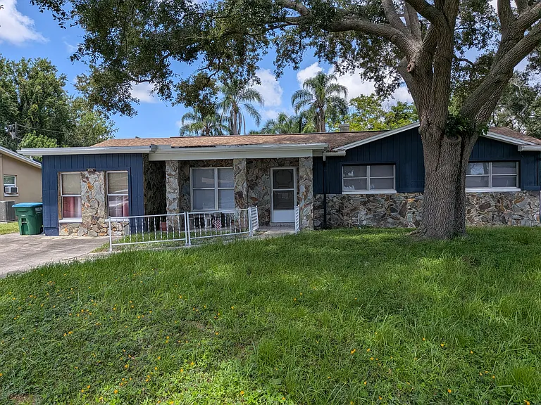 10981 Village Green Ave — Photo 1