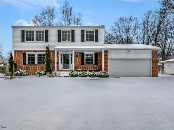 752 Robin Dr, Eastlake, OH 44095