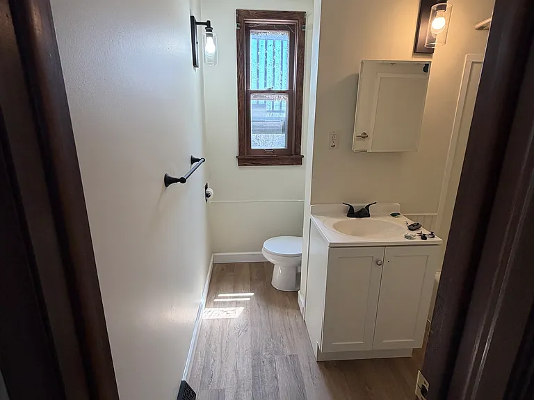1120 E 9th St #1 — Photo 9