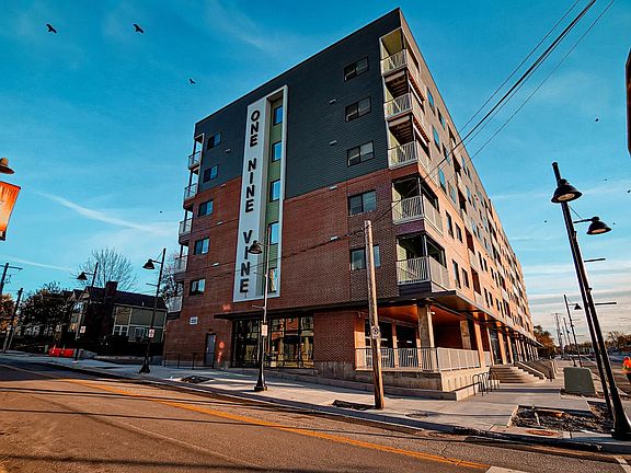 2nd image of 1901 Vine St #403