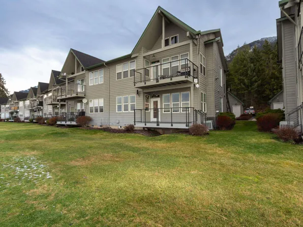 46700 Highway 200 Unit 302, Hope, ID 83836