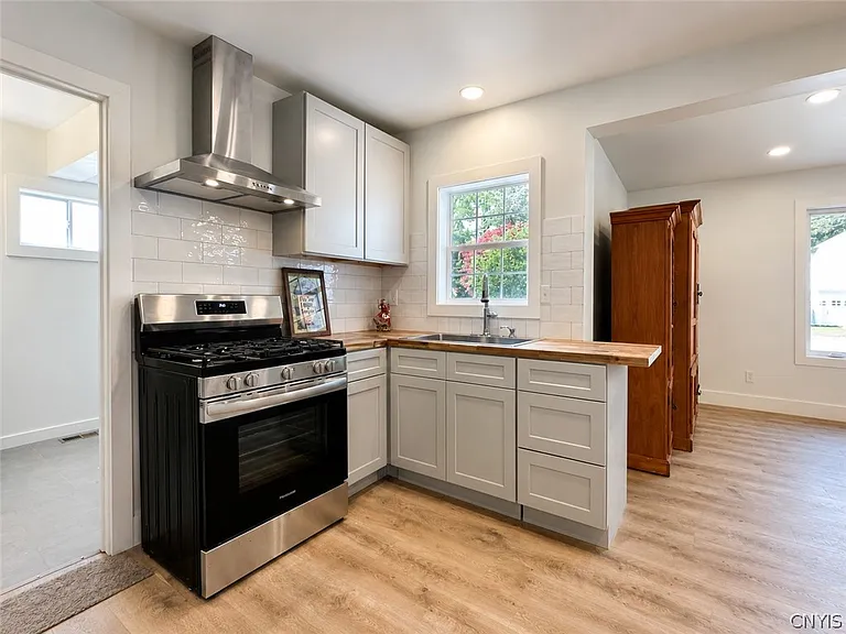 10 Parkside Ct #8 — Photo 6