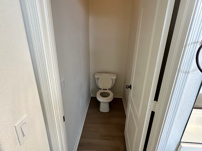12910 W Pershing St — Photo 14