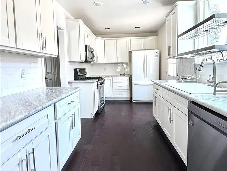 274 S Craig Ave — Photo 10