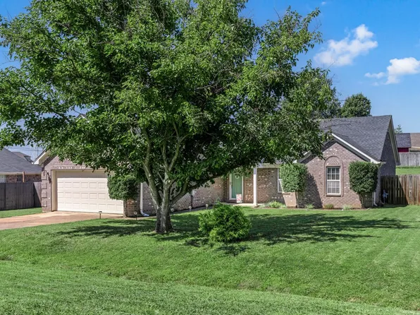 443 Sterling Farm Dr, Atoka, TN 38004