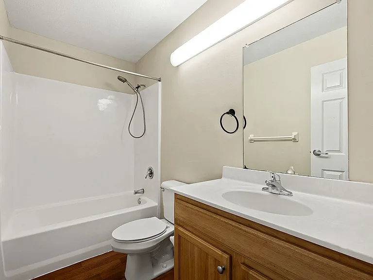 Tremont Pointe Apartments — Photo 10